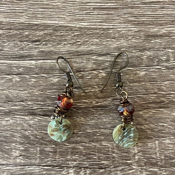 Gorgeous abalone shell beaded dangle earrings boho vacation handcrafted jewelry - Picture 2 of 10